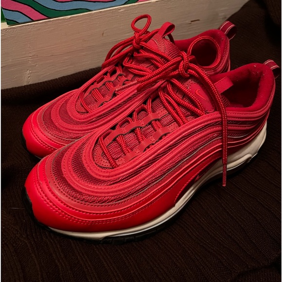 Red air max 97, worn a bit but still in good condition - Picture 2 of 4